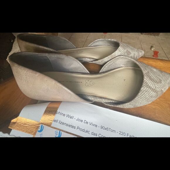 ADAPTABLE FLAT from Stitch Fix! Matches so much! - Picture 5 of 6